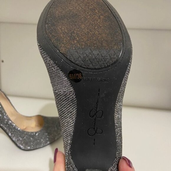 Jessica Simpson Silver Gray Shimmer Pumps size 6 Round Toe - Picture 4 of 5